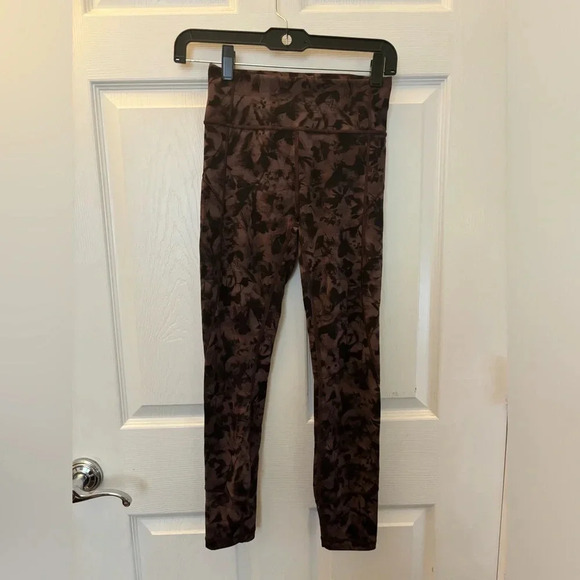 Lululemon In Movement Tight 25" *Everlux Size 4 - Picture 4 of 6